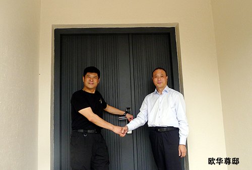 著名演员孙洪涛家装了欧华尊邸铸铝门