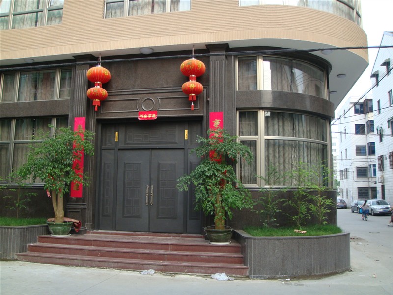 别墅门选什么材质才环保