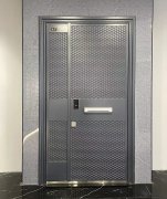 用一樘欧华尊邸铸铝门，享受高格调的家居生活